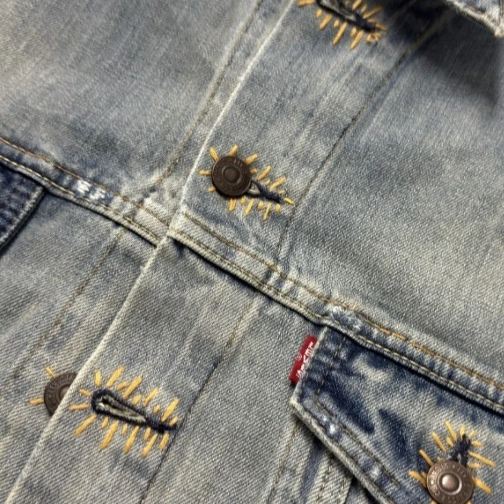 Levis Big E Denim Trucker Jacket Light Wash Embroidered Distressed M - Picture 2 of 10
